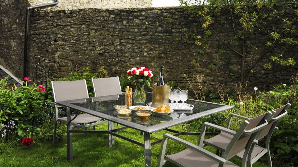Beautiful Old Cottage Sleeps 6 Near Bath