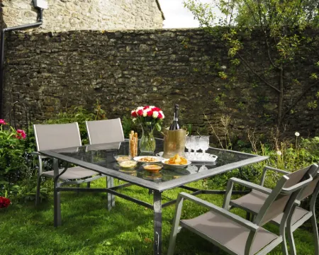 Beautiful Old Cottage Sleeps 6 Near Bath Hotels in Shepton Mallet