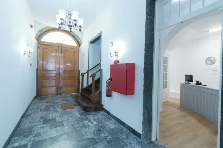 Lagoa Hostel & Suites Отели в г. Сан-Мигел