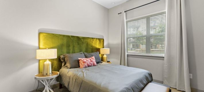 Upscale 1Br King Suite Close to Downtown w Fast Wifi Hotels in Montopolis