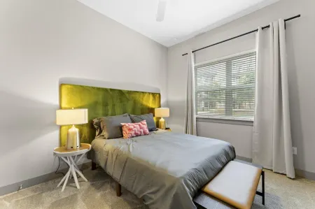 Upscale 1Br King Suite Close to Downtown w Fast Wifi