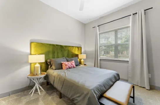 Upscale 1Br King Suite Close to Downtown w Fast Wifi