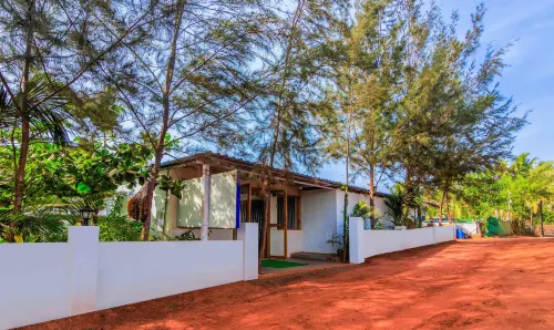Treebo Lands End Beach Resort Morjim فنادق في مورجيم