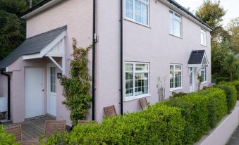 Ruby Cottage - Beachside Cottage with Views