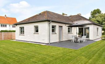 Huswell - Spacious Bungalow with Garden Near the Beach & Sea