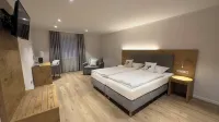 Hotel Gasthof zur Post Benediktbeuern Hotels in der Nähe von Vogelstation "Moosmühle"