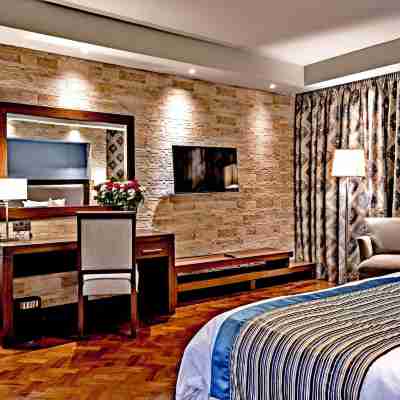 Magna Hotel and Suites Rooms