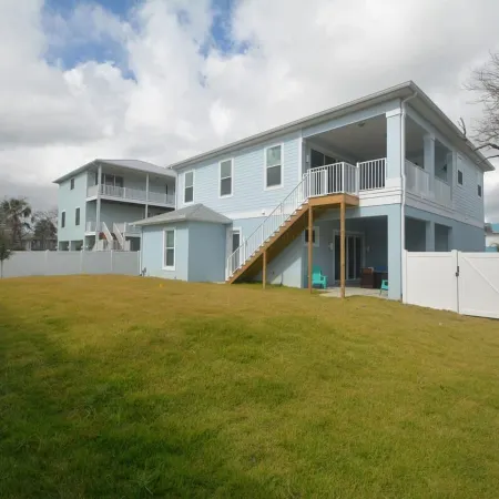 Beach Front 5 bed 4 Bath Luxury House Hot Tub Fenced Yard Pets Welcome
