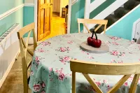 Elegant 3Br w/ Free Parking, Garden, Pet Friendly Hotel di Sittingbourne