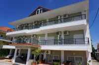 Iraklis Hotel Hotels near Octavian Caesar Augustus Monument in Nicopolis