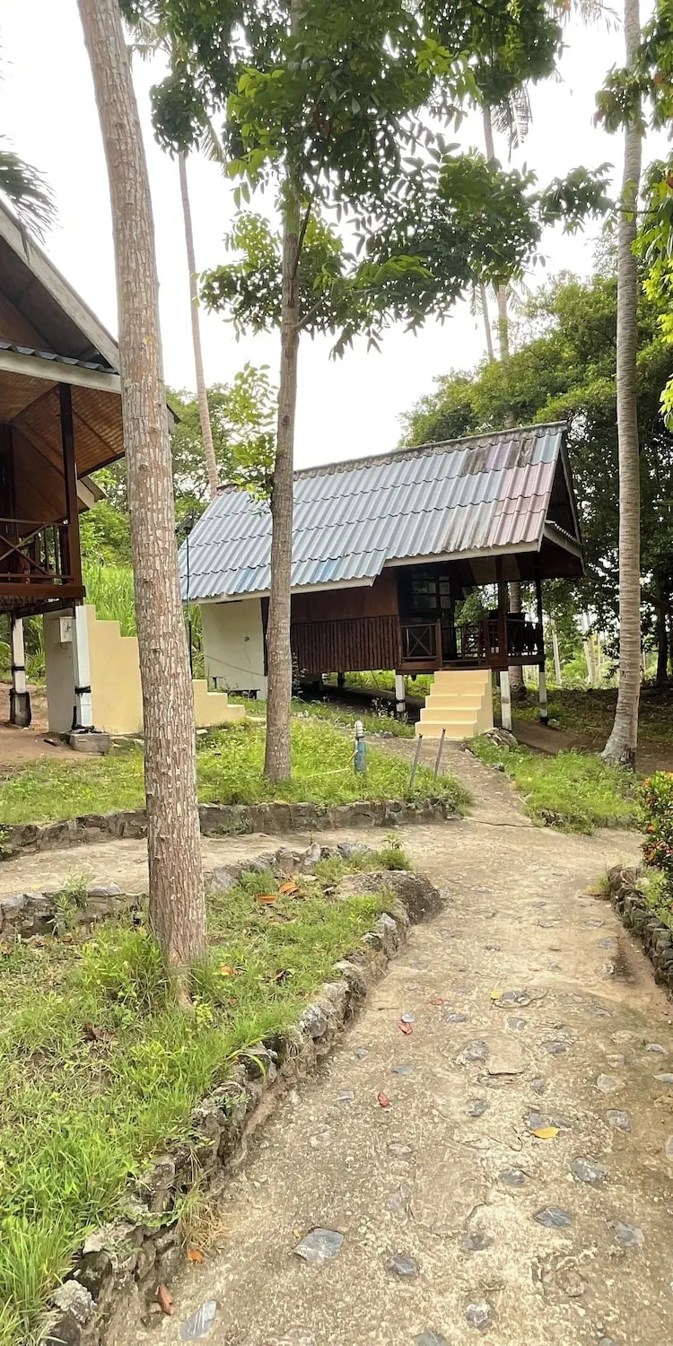 บังกะโลโคโคนัท วิลเลจ พร้อมพัดลม ไม่มีน้ำร้อน
