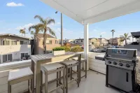 Steps From the Sand/boardwalk Outdoor Dining, Parking, and Patio in Newport