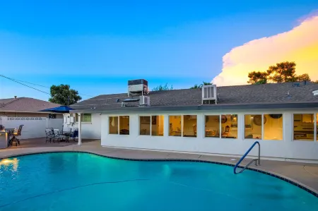 Desert Oasis Retreat Pool Spa Casita Отели рядом с достопримечательностью «On The Edge Gallery»