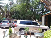 Jacaranda Hotel - parking