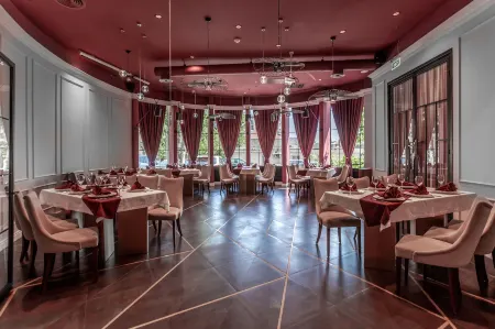 Ivy Garden Hotel Baku Отели рядом с достопримечательностью «Дворец Ширваншахов»