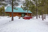 3 bed 2 bath Cabin, Pet Friendly, Hot Tub, Sunriver Home