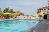 Galore Luxury Resort - Pool