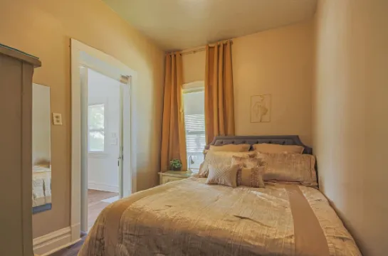 Comfy One Bed Apartment in Forest Park