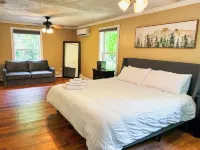 Deluxe Retreat-HTub-Pool Table-Fire Pit-Sauna-Gym Các khách sạn ở Albany