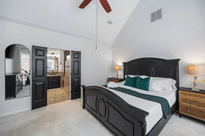 Frisco Luxury Retreat, Oasis backyard, Private Pool & FREE Heated Spa