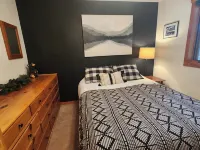 Rancho Relaxo, large fully fenced pet friendly lot. Centrally located