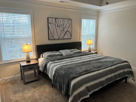 New! Charming New Modern 4/2.5 Home in Clemson SC - Just 5 minutes to Clemson U Отели рядом с достопримечательностью «Дайк»