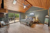 +NEW+Large Family Chalet/Pet Friendly/Game Room & Bar/Close to Downtown Murphy