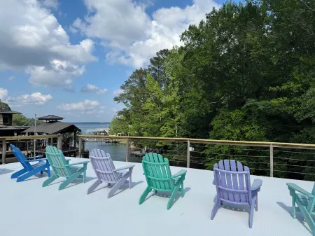 Family Fun! Diving Board/Water Slide/Boat Bar/ Beach/Jump Platforms/Green Lights