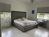 3-bedroom in Davie . WiFi, AC. Pool ,near to Sawgrass Mall, Hard Rock ,F Garden, The Rick Case Arena at the Don Taft University Center周辺のホテル