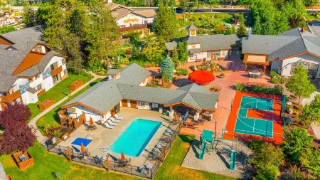 Dasha's Snowboard Track - Icicle Village