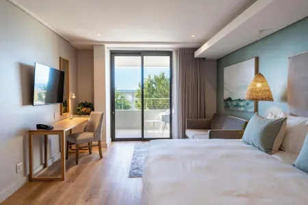 Plett Quarter Hotel - Lion Roars Hotels & Lodges Отели в г. Битоу