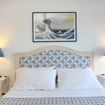Room in Guest Room - Central Room with Balcony and Amazing Sea View