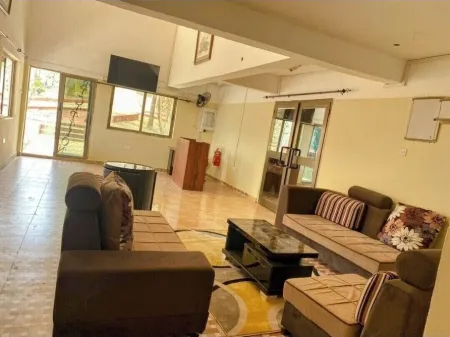 Neptune Отели в г. Larteh