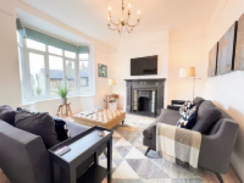 格林威治中心歷史悠久的三卧室住宅