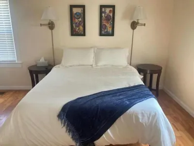 Cozy city cottage, one floor, covered porches, quiet neighborhood