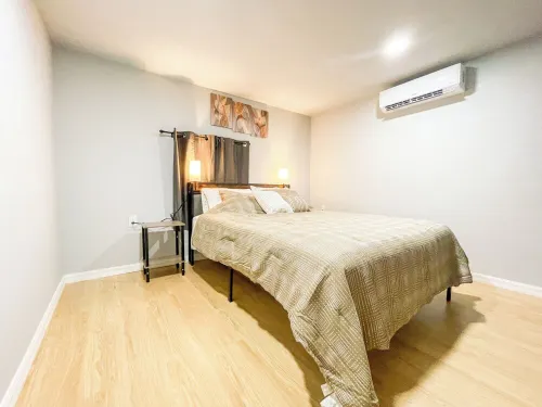 Tiny house No. 3 Charming 1-bedroom, Kitchen in fabulous Pinellas Park with AC