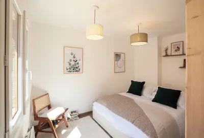 Right in the center of the village! Ideal for a couple