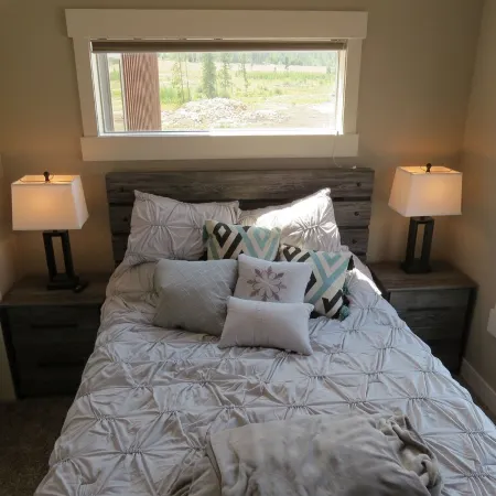 Hot Tub, 4 Baths , Steps to Free Shuttle, Sleeps 11 ,  Corner Lot