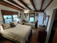 Scenic 3-bedroom apartment with WiFi, AC on Davis Canal in Oak Island.