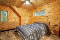 Modern Rustic Retreat ~Newly Built with Hot Tub and EV Charger, ~6mi to Ash Cave