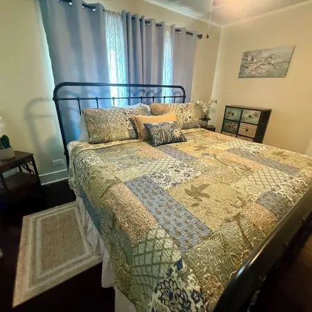 HGTV's Hometown house -Southern Charm 3- only 6 minutes to downtown Laurel! Отели в г. Лорел