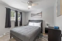 Charming 2-bedroom apartment with WiFi, AC in Olympia Các khách sạn gần The Olympia Farmers Market