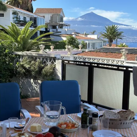 Beautiful house with a fascinating sea view - close to the beach