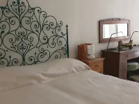 Detached House with Large Terrace Equipped Pets Are Welcome Hotels in Bosa