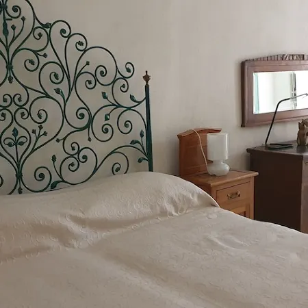 Detached House with Large Terrace Equipped Pets Are Welcome Отели в г. Боса