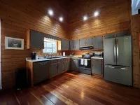 Secluded GA Cabin on 3 acres, 10 minutes from Historic Downtown Newnan, GA