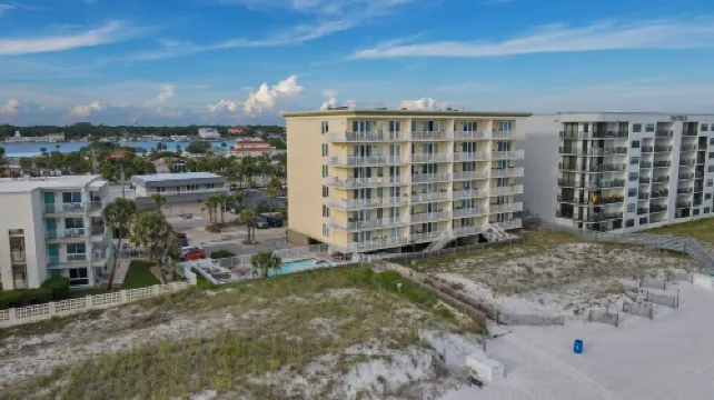 PROMO 5% WEEKLY/10% MONTHLY DISCOUNTBeautiful Ocean Front Condo! Relax & Unwind