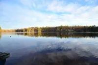 Lakeside Serenity! 3BR/2B Lake Front Retreat with Stunning Views
