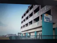 Beach, sun, surf and boardwalk!!