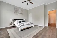 Stylish Jeffersonville Home - Mins from Louisville